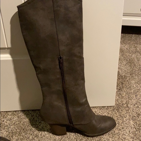 Boots - Picture 4 of 4